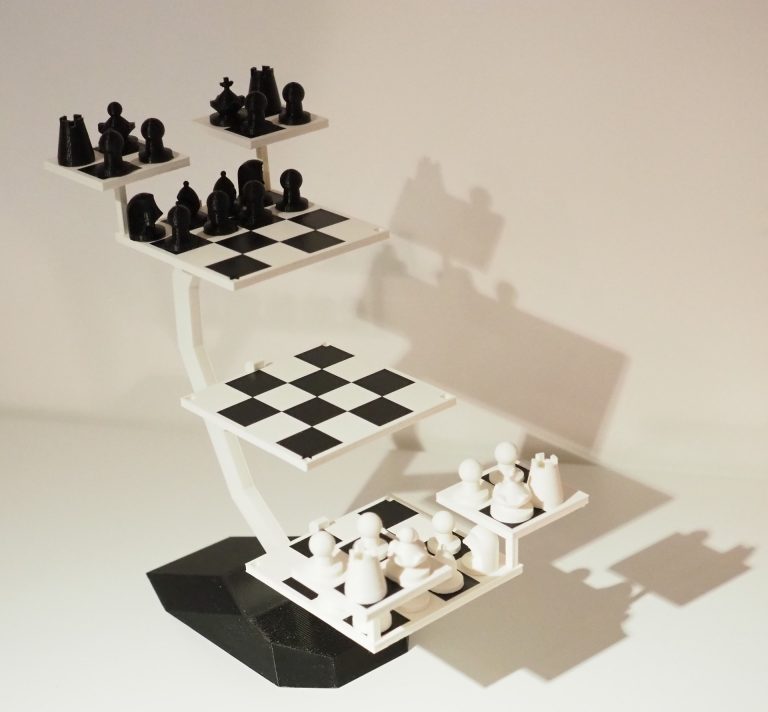 3D-geddrucktes Schachbrett über mehrere Etagen aus Star Trek